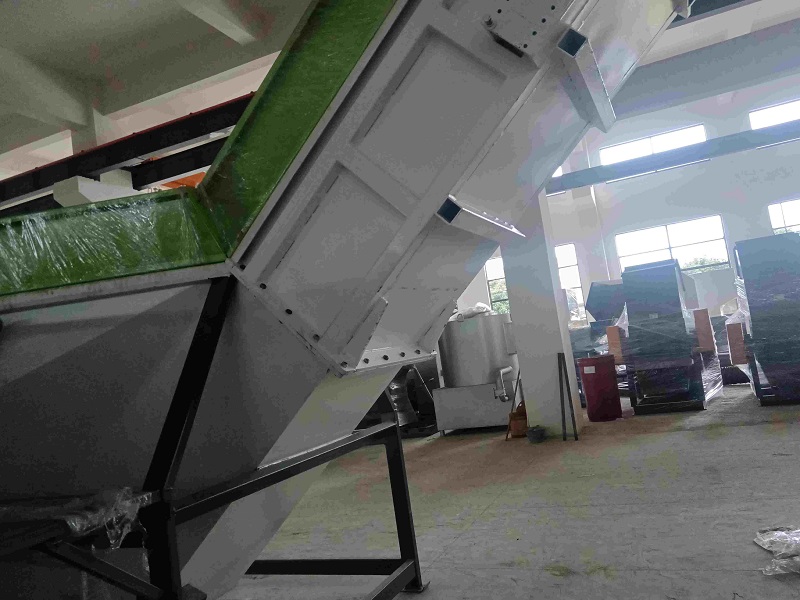 Was sind die Eigenschaften der Reinigungssuche für Kettenschaber?